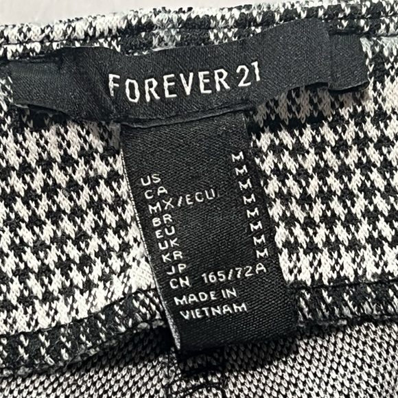 Forever 21 Size Medium Stretch Pull-on Skinny Pants. Plaid Black, gray, white - Picture 3 of 8